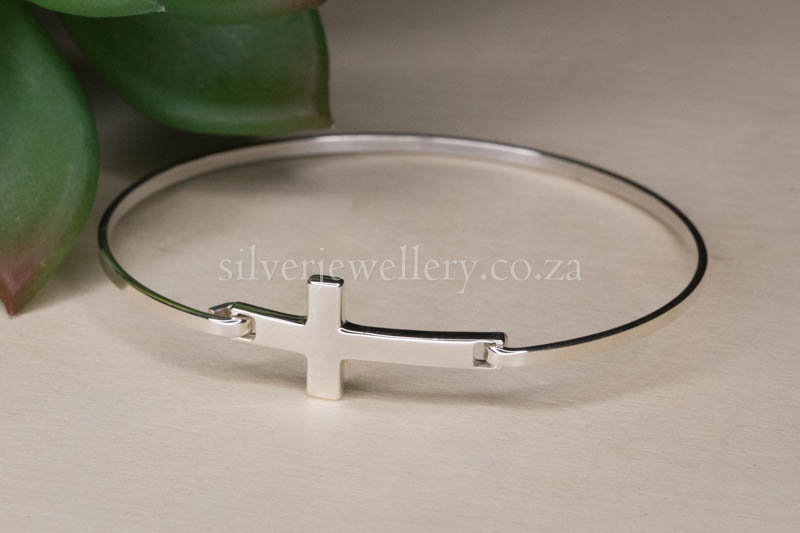 Clip Open Cross Bangle 27 x 13mm