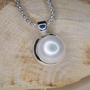 White Pearl in Silver Frame